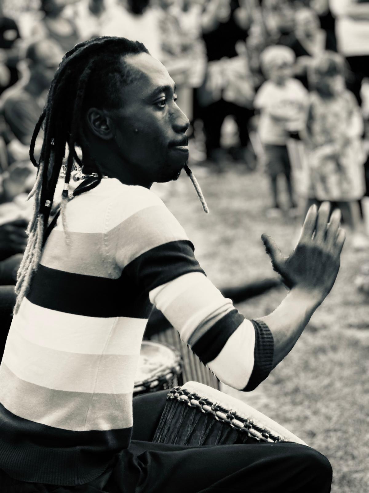 percussions africaines Percussions africaines à La Rochelle Ibrahima Ibrahima Doum Danse et Danse Africaine
Ablaye Doum Danse et Danse Africaine et chorale
Ibrahima Ablaye Babakar Jean-Yves Faye Percussions